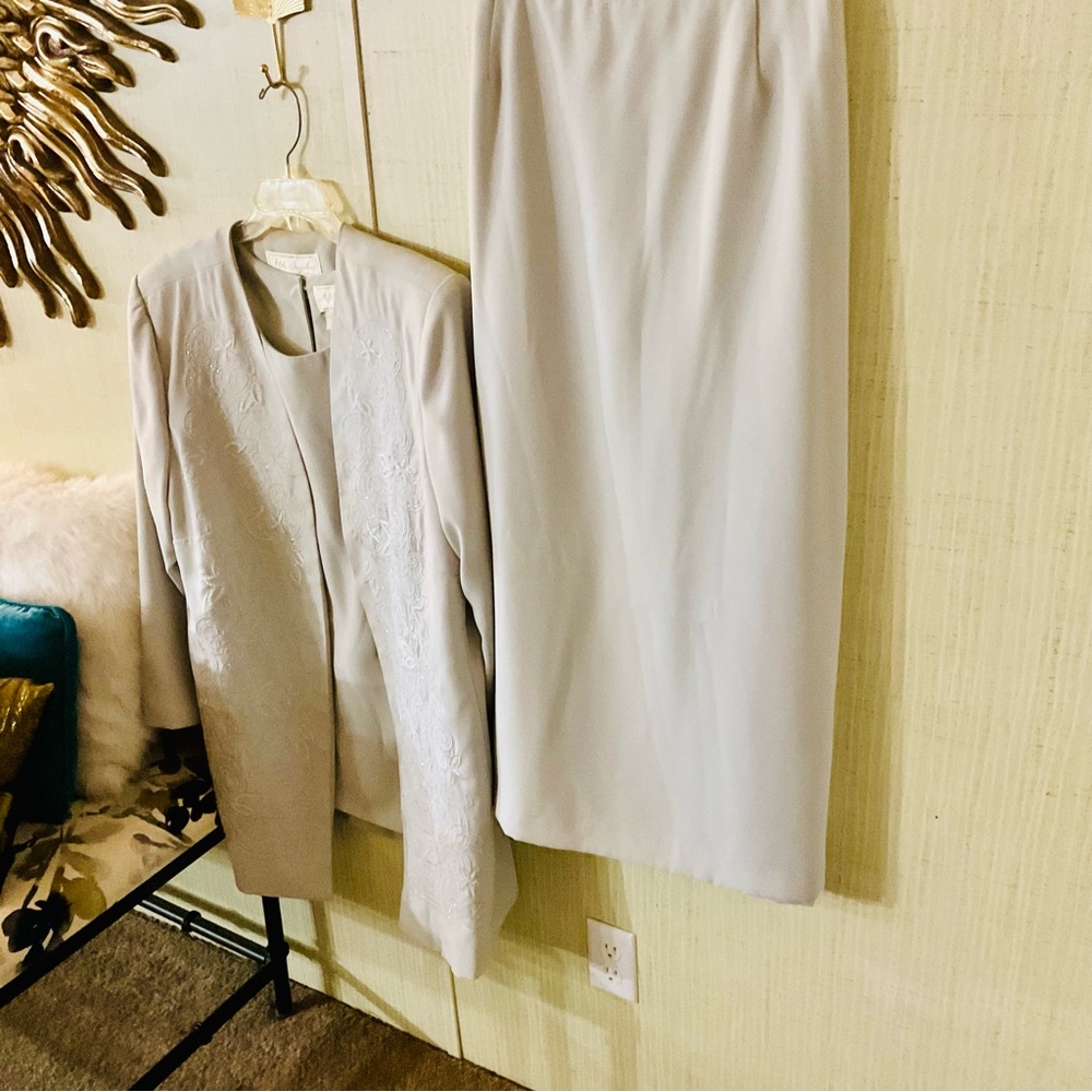 Chic Cream Skirt Set